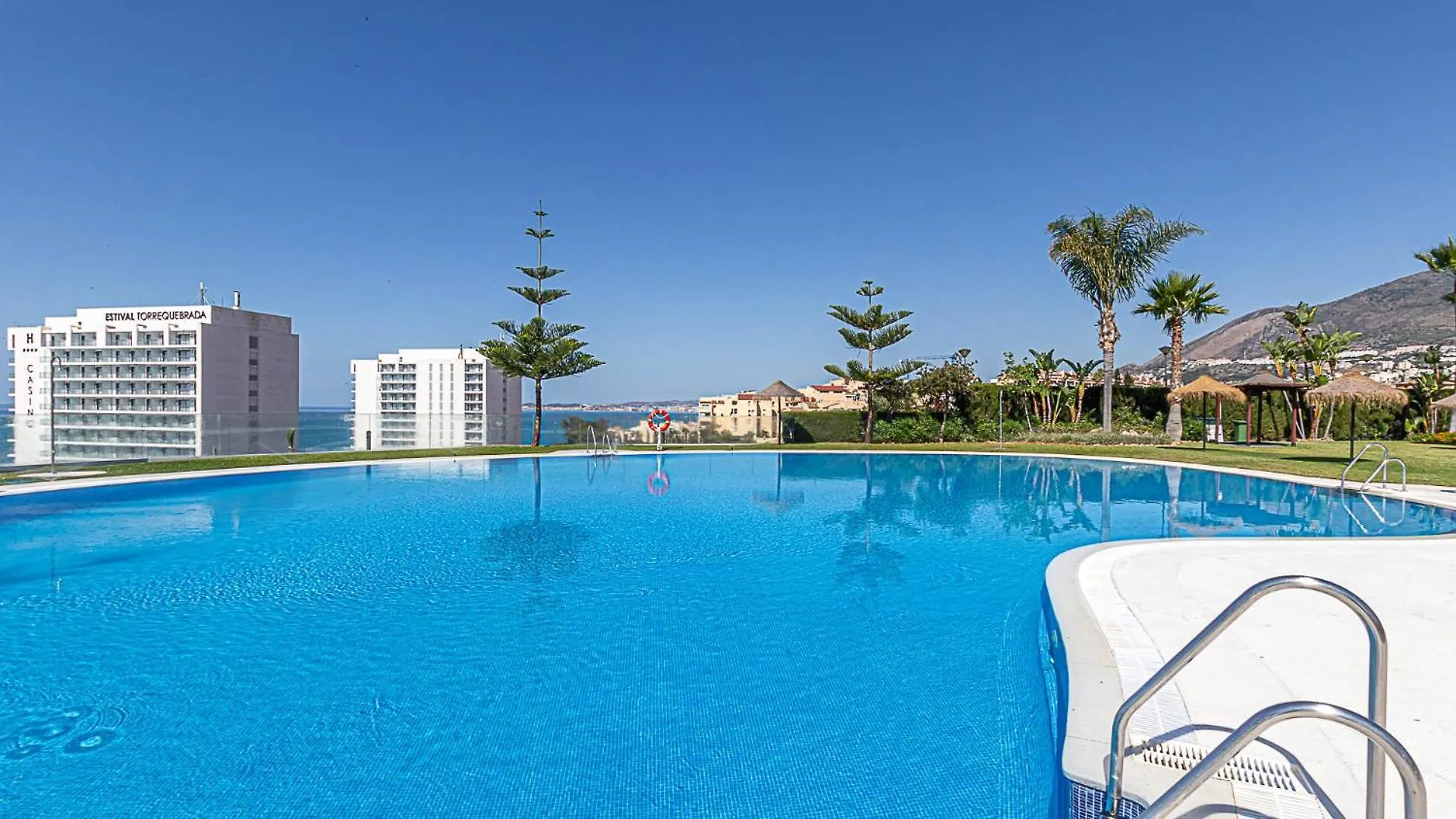 Marvelous Views, Pools, Steps To The Beach! بينالماذينا شقة