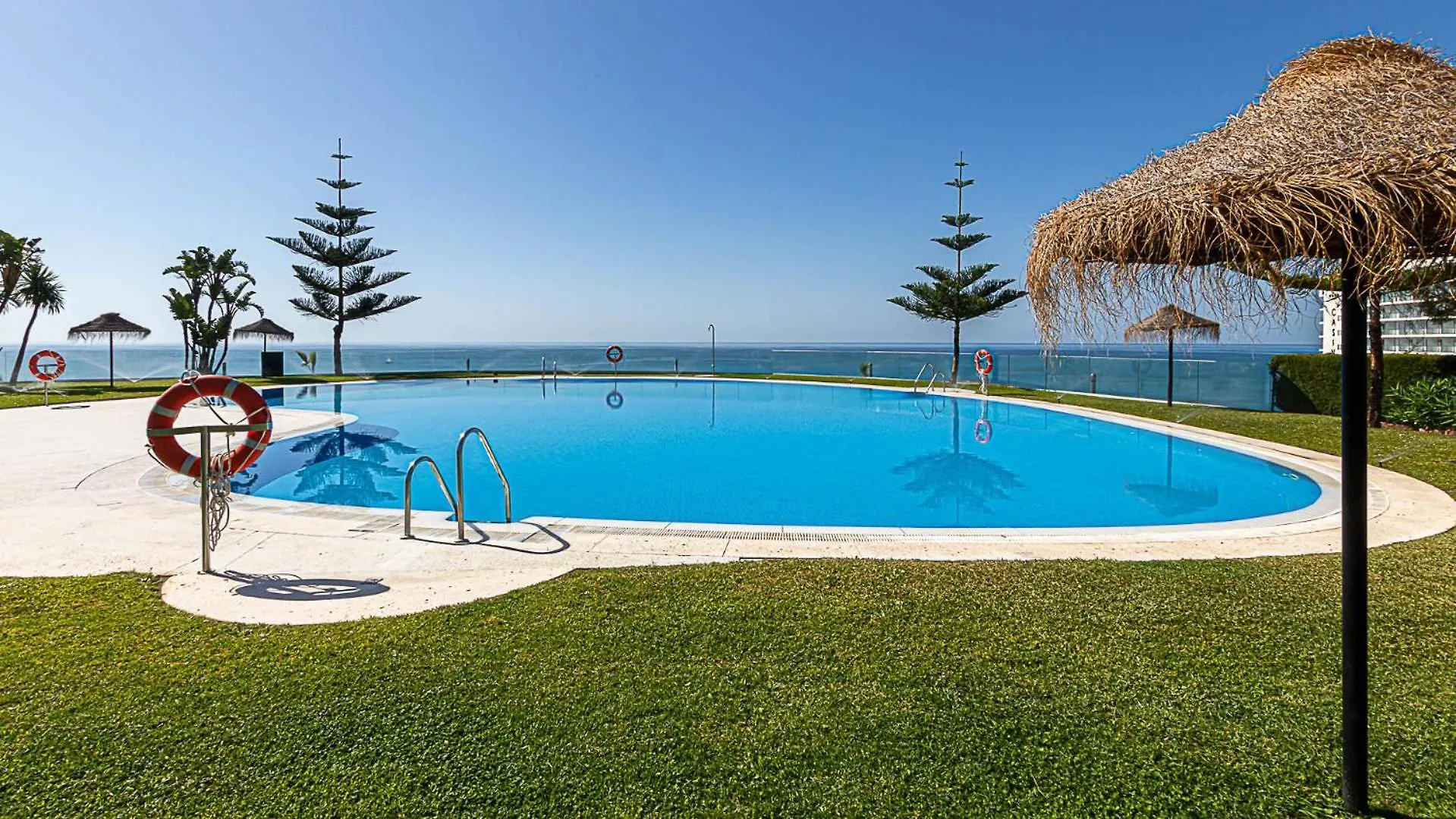 Marvelous Views, Pools, Steps To The Beach! بينالماذينا